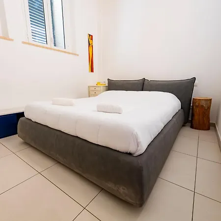 Appartamento Guesthost - Alba Charming Flat With Parking *