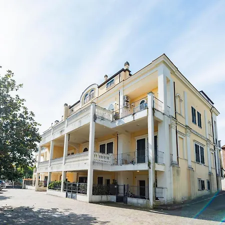 Guesthost - Alba Charming Flat With Parking *