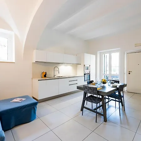 Guesthost - Alba Charming Flat With Parking Appartamento *