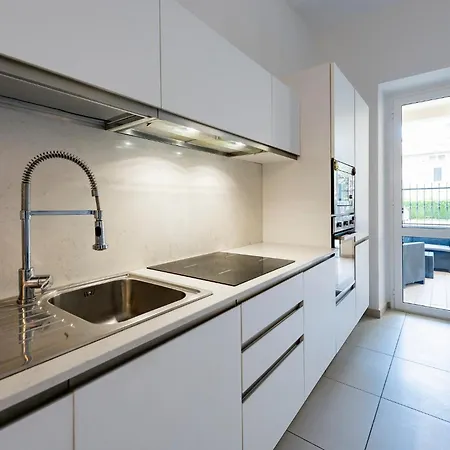 Guesthost - Alba Charming Flat With Parking