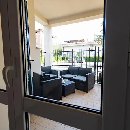 Guesthost - Alba Charming Flat With Parking *